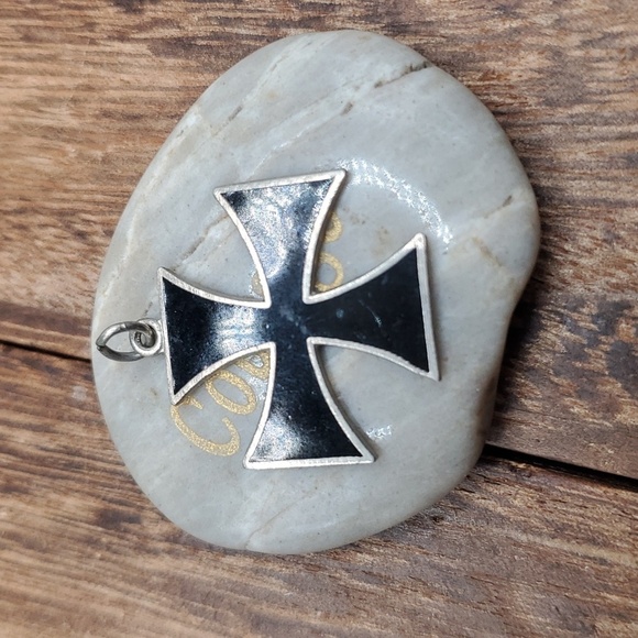 Pirate X pendant - Picture 1 of 2